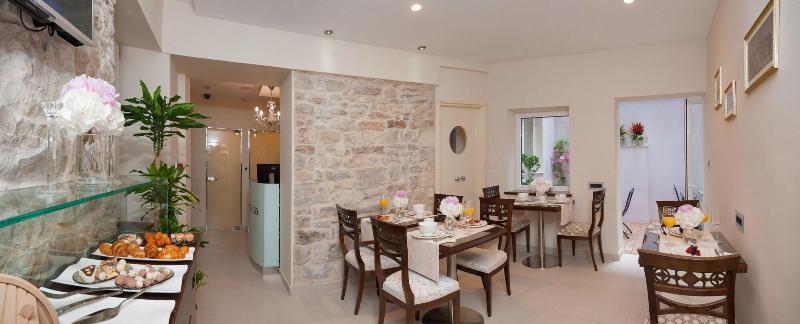 Heritage Antique 4*