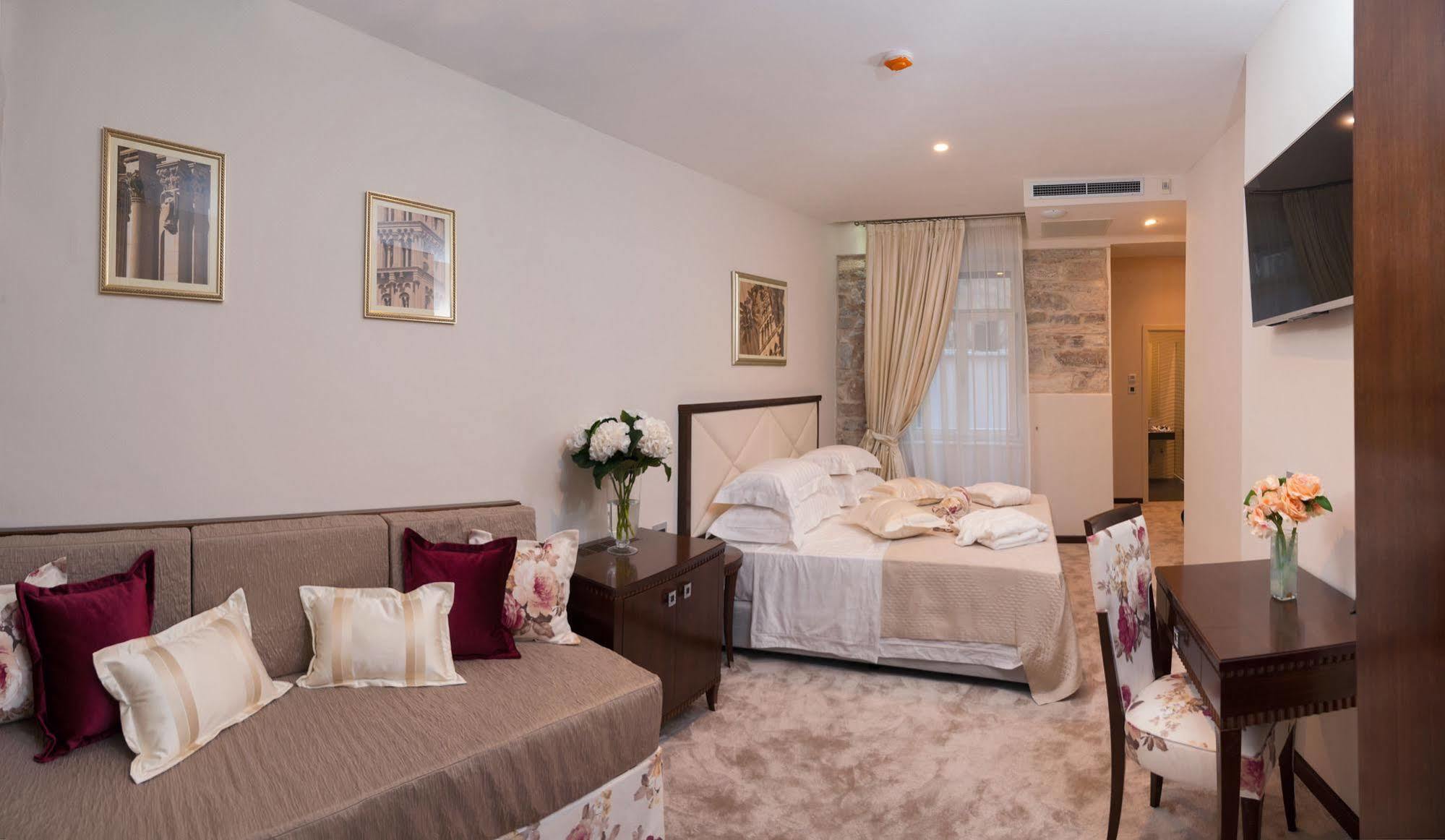 Heritage Antique Hotel