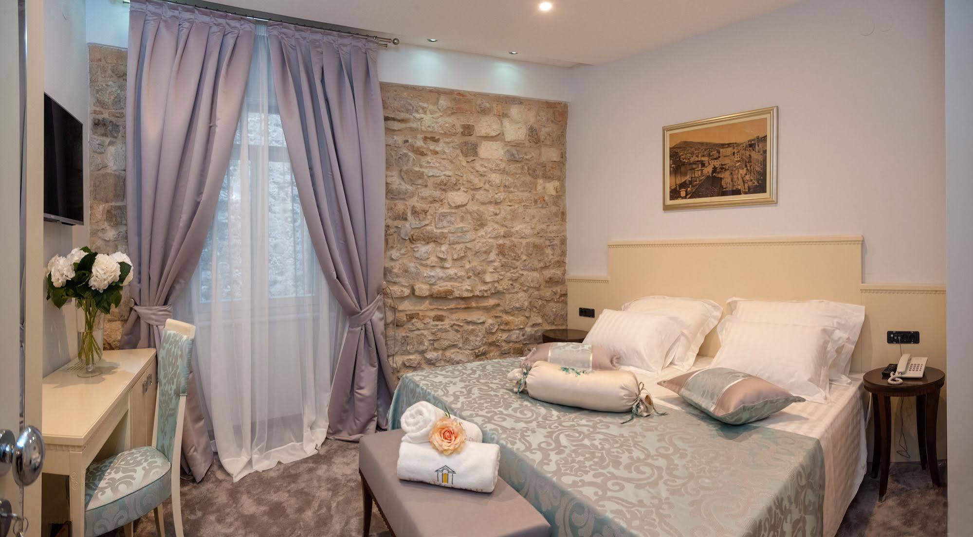 Heritage Antique Hotel