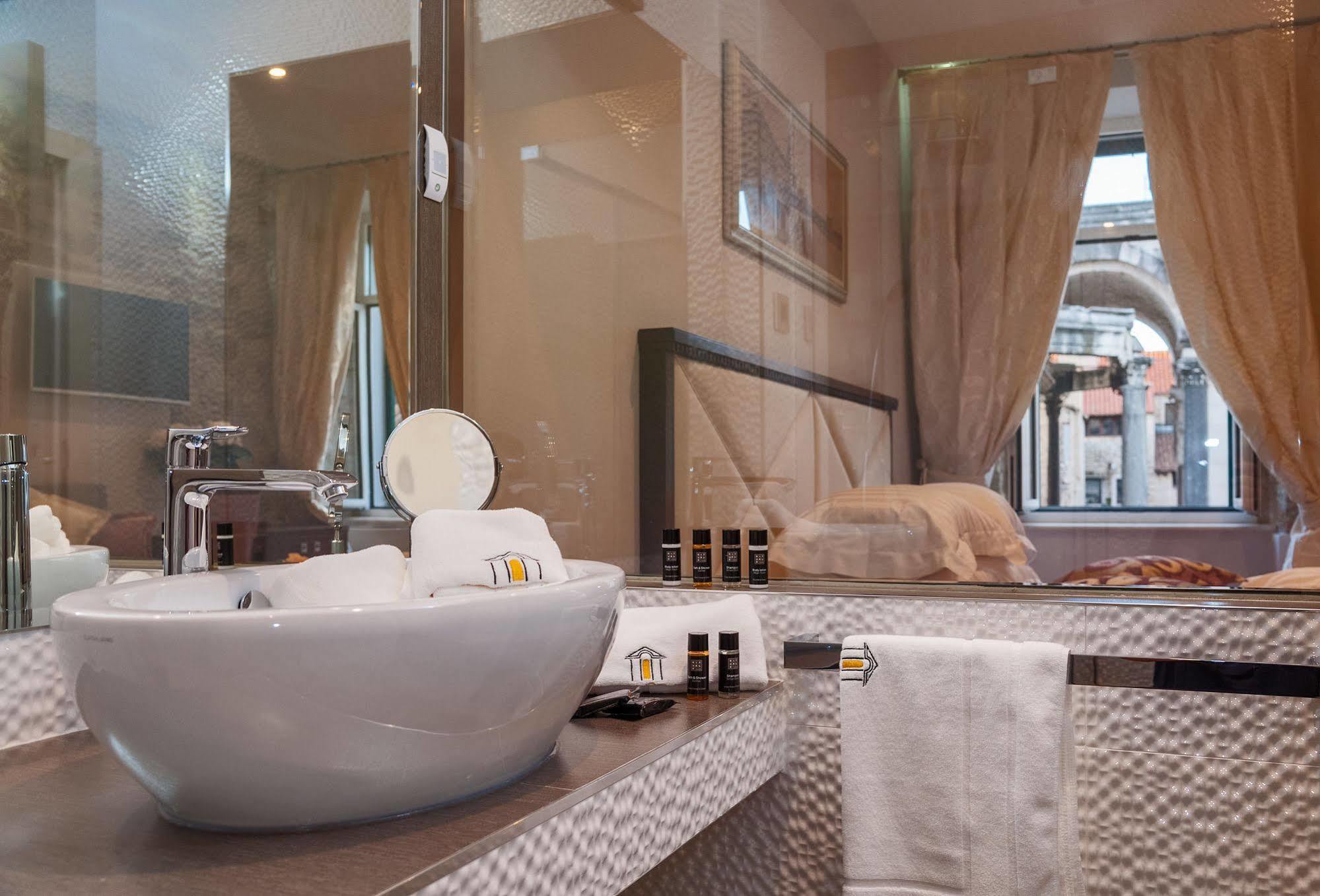 Heritage Antique Hotel 4*